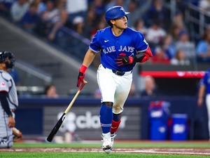 【MLB】「ただただ美しい」岡本和真、会心の5号バックスクリーン弾を公式記者が絶賛　三塁でも堅守と存在感光る「華麗なプレー」 画像