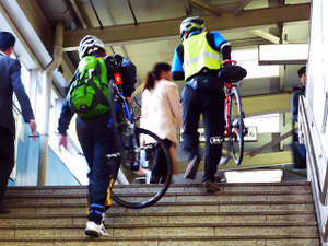 自転車のままモノレールへ、千葉で実証実験 画像