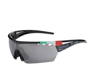 ピセイがイタリアのアイウエアブランドとコラボモデル発売 画像