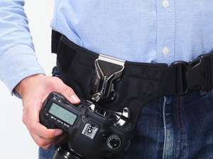 カメラを素早く着脱可能なベルト一体型カメラホルスターが登場 画像