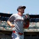 【MLB】26歳外野手が打球を“蹴り上げ”捕球するスーパープレーを披露　リプレーを見た実況が絶叫「ハッキーサックだ！」 画像