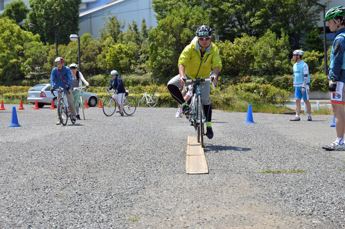 「オトナの自転車学校」は参加者が自らの進歩に驚く3時間の教室