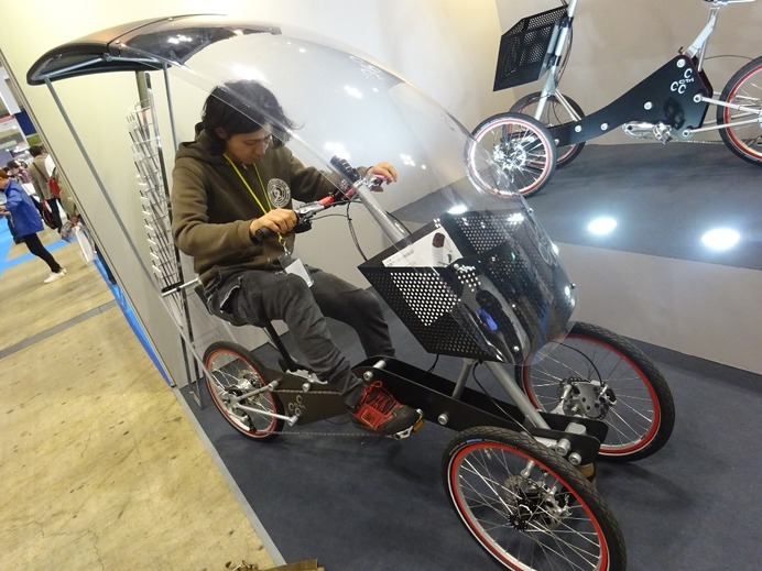 全天候対応型三輪自転車、斬新なデザインで常識を打ち破る…サイクルモード