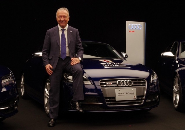 自ら選抜した「Audi×SAMURAI BLUE 11 Limited Edition」11台を発表したサッカー日本代表ザッケローニ監督