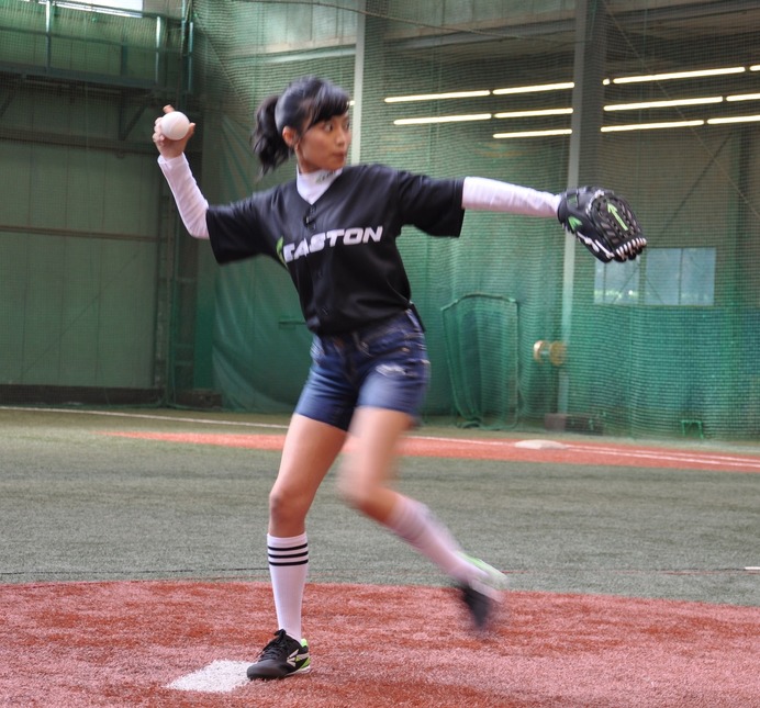 こじるり、デーブ大久保と対戦へ…米国野球用品ブランドのイーストン、日本上陸