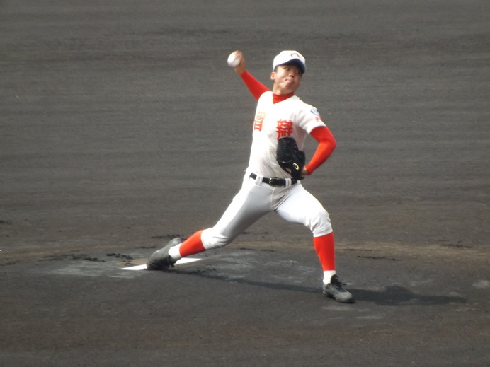 優勝投手となった智弁学園・村上