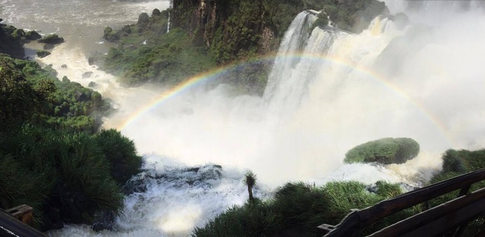 【オビナタの世界放浪記】世界最大、イグアスの滝にボートで飛び込んできた！