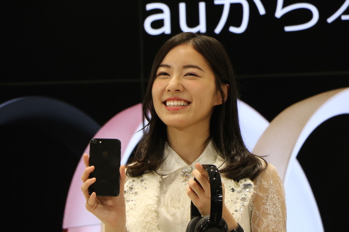 auのiPhone7発売記念イベントにSKE48の5人が登壇（2016年9月16日）