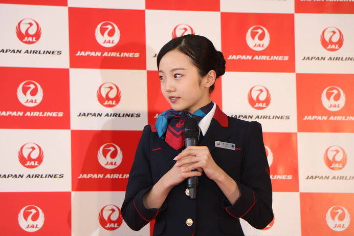 フィギュア・本田真凜、JALとスポンサー契約…CA姿で登場「まさか着れるとは…」