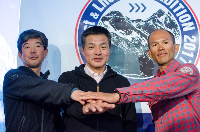 ICI 石井スポーツの荒川勉社長（中央）がエベレストに挑戦。奥田仁一さん（左）と平出和也さんが同行してサポートする（2017年4月3日）
