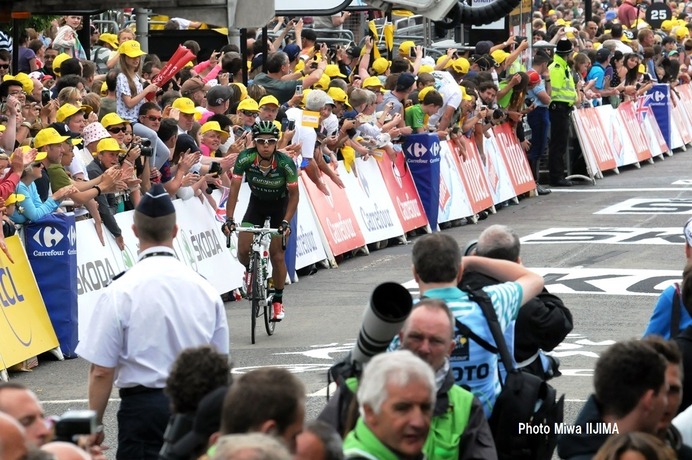 ツール・ド・フランス第2ステージを疲労困憊でゴールする新城幸也