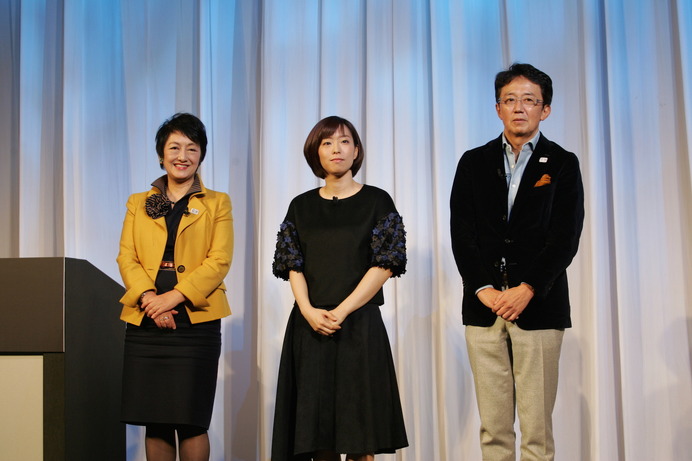 左からシスコシステムズの鈴木みゆき社長、石川佳純、同社鈴木和洋