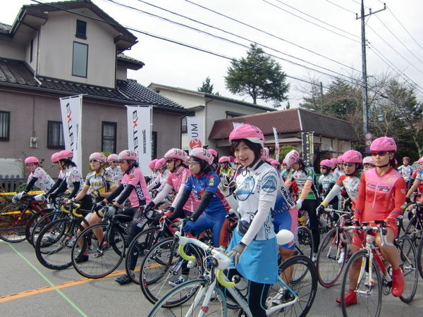 　グースタイルの人気コラム「富永美樹の自転車コラム　主婦時々サイクリスト」が1月21日に更新されました。コラムの主題は「フツーの主婦、ロードレースで集団走行す」。毎年楽しみにしている日刊スポーツ主催の市民自転車レース「ツール・ド・ジャパン西湖ステージ」