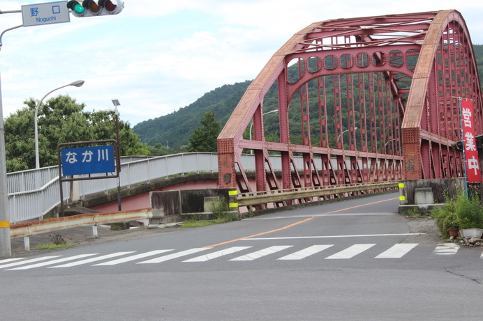 那珂川大橋。橋からの眺めもなかなか良い。