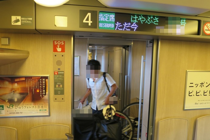自転車の一部が袋からはみ出した状態は他の人にケガを負わせたりする可能性が生じる