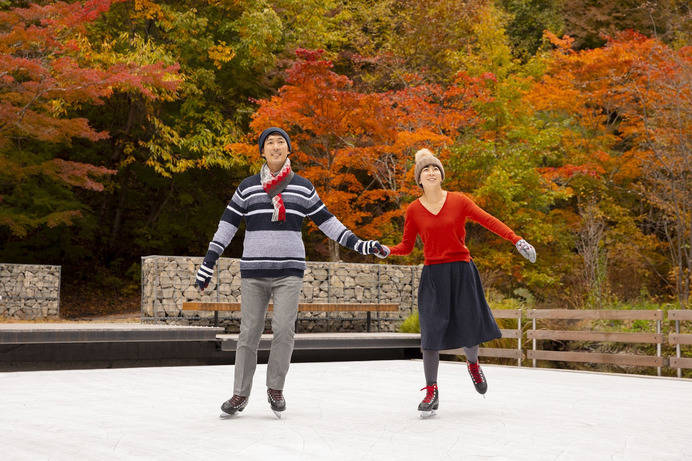 軽井沢の屋外スケート場「ケラ池スケートリンク」、10月営業開始