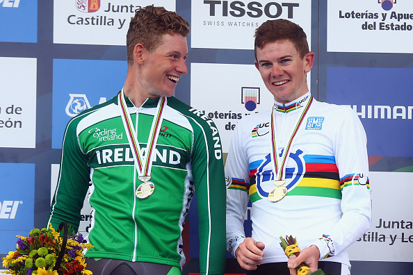 2014年UCIロード世界選手権・男子U23個人TT、キャンプベル・フレイクモア（オーストラリア）が優勝（右）、ライアン・マレン（アイルランド）が2位（左）
