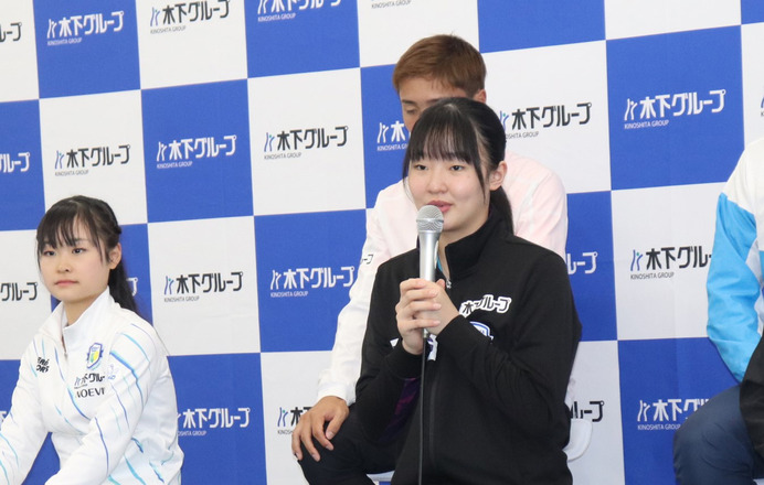 張本美和、パリ五輪へ向けて単複強化誓う　スポーツアンバサダー就任の石川佳純さんは「日々成長している」「15歳とは思えない」と賛辞