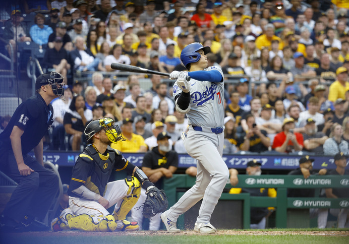 【MLB】「大谷翔平を崇拝して育った」15号を被弾した超大型ルーキーと大谷、“7年越し”の対戦に米記者が感動