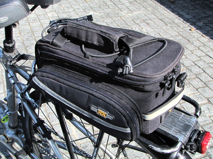 【津々見友彦の6輪生活】ゴムロープが襲いかかる！…自転車乗車時、荷物をどう運ぶ？