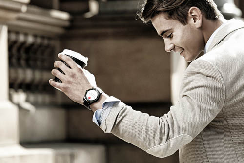 丸型液晶を採用したスマートウォッチ「LG G Watch R」