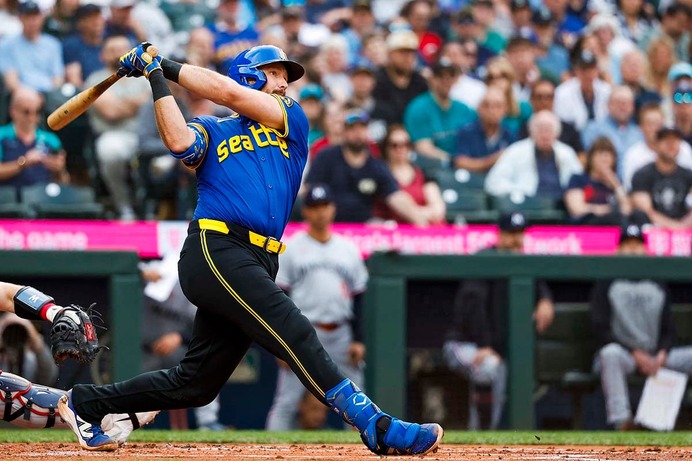 【MLB】両リーグ二冠王ローリー、タイトル独走の今季42号アーチで新たな金字塔　“スイッチヒッター捕手”の史上最多本塁打記録を達成