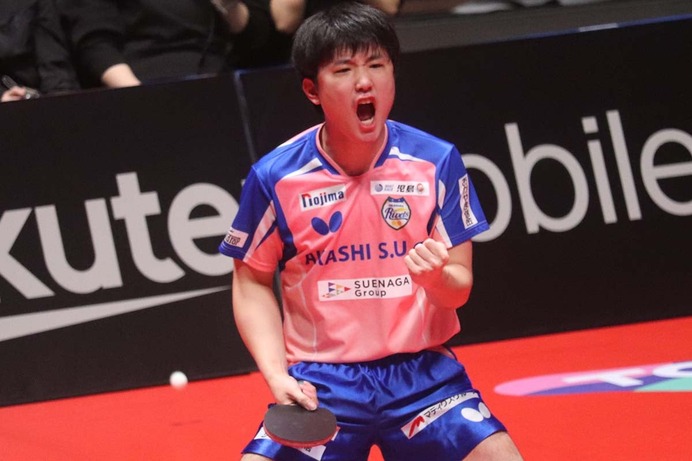 卓球男子の銅メダル獲得で張本智和が掴んだ自信　中国トップ3を撃破した2025年の手応え「胸を張って今後は戦える」