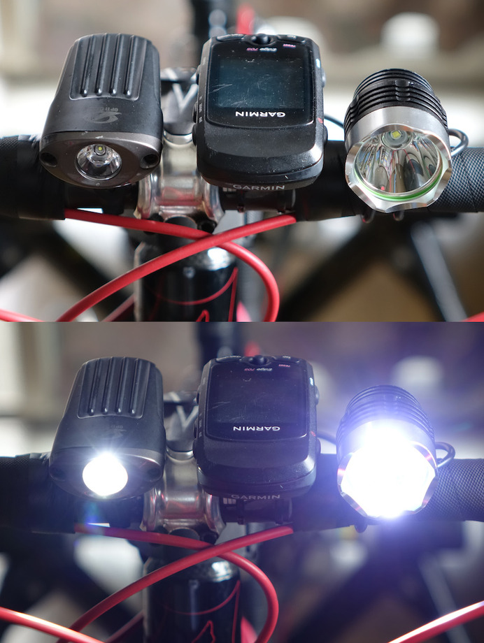 ハンドルバーに取り付けたナノショット（左）と今回購入したライト（右）。点灯した状態で前から見ると、右のほうが明るく感じられますが…