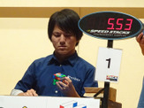 ルービックキューブで日本記録、片手部門13.35秒！伏見有史さん 画像