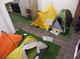 テント泊を屋内で体験…東京ベースキャンプゲストハウス 画像