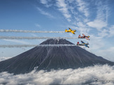 レッドブル・エアレース第3戦、室屋義秀が富士山上空で海外パイロットを「おもてなし」 画像