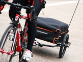 自転車で荷台に載せきれない荷物を運ぶ「サイクルトレーラー」 画像