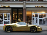 【話題】ロンドンに金ピカのフェラーリ、桁外れの中東富裕層 画像