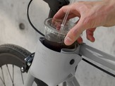 カップコーヒーに便利　フレームに取り付ける自転車用カップホルダー登場 画像