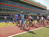 バンクを疾走できる自転車イベントが快晴の立川競輪場で開催 画像