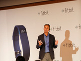 リストバンド型心拍計「Fitbit Charge HR」発売記念発表会実施 画像