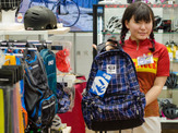 女性向け自転車専門店のY’sRoadお茶の水レディース館…見やすい店内、カラフルな商品展開 画像