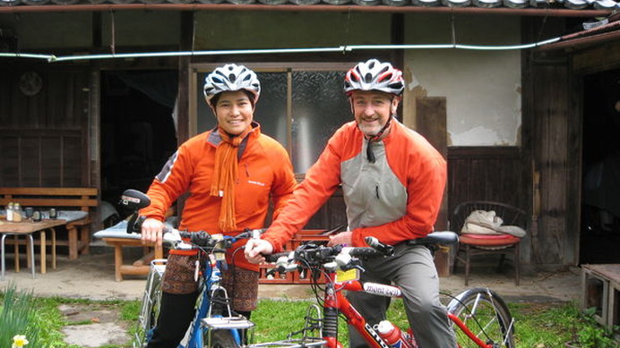 　充実した自転車ライフを楽しむ人たちを紹介するコーナー、「サイクルスタイルスナップ」のvol.11を公開しました。今回は癌闘病を克服して世界一周自転車旅行のフィナーレを迎えようとするシール・エミコさんと、それを支える夫のスティーブさん。