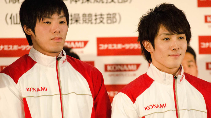2016年4月にコナミスポーツクラブに入社する体操の加藤凌平（右）と古谷嘉章（2015年12月1日）