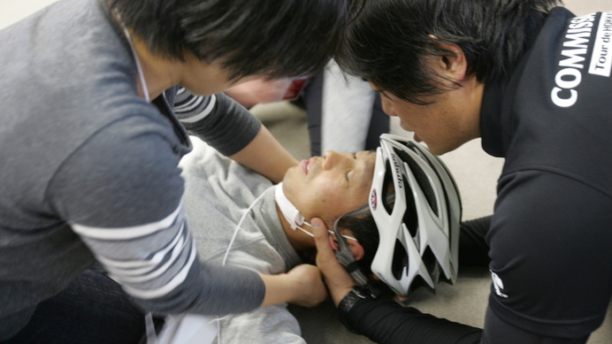 自転車事故は頚椎を損傷するケガが多い。負傷者がむやみに、あるいは搬送時に揺れないように頚椎を保護する
