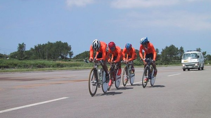 　日本学生自転車競技連盟が主催する、第48回全日本学生選手権チームロードタイムトライアル大会が6月20日に秋田県大潟村のソーラースポーツラインで開催される。コースは、先週末に行われた全日本選手権タイムトライアルと同じで、オールフラットの1周30kmのコースを3