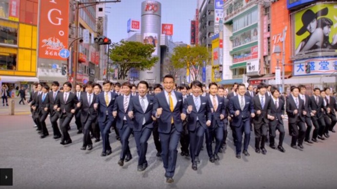 100人のダンサーが渋谷スクランブル交差点を闊歩する！