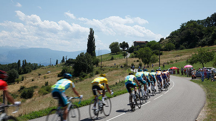 　ツール・ド・フランスは7月24日、ブルゴワン・ジャリュ～オブナス間の178kmで第19ステージを行い、英国のマーク・カベンディッシュ（24＝チームコロンビア）がゴール勝負を制した。今大会5勝目、大会通算9勝目。スキル・シマノの別府史之（26）も世界の最強スプリンタ