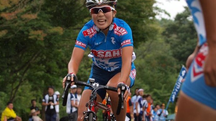 　静岡県伊豆市の日本サイクルスポーツセンターで開催されていた文部科学大臣杯第65回全日本大学対抗選手権自転車競技大会は8月30日に最終日を迎え、女子の個人ロードレースで朝日大学の明珍裕子が初優勝した。
