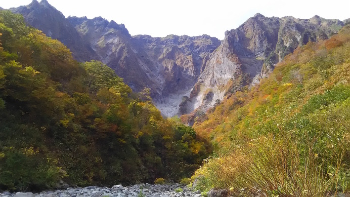 写真は一ノ倉沢。今回の登坂ルートとは異なるが、紅葉のピークだった