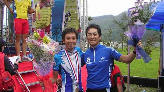 田代恭崇選手（ブリヂストンアンカー）がステージ優勝！岡崎和也選手（TeamNIPPO）もアジアリーダーを守り、日本代表チームも団体総合の首位に。個々人の力、チームとしての力をアピールするステージとなった。