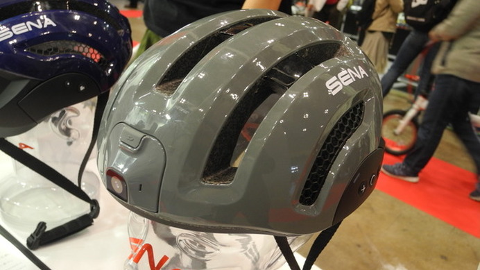 セナ社の「スマート サイクリング ヘルメット」