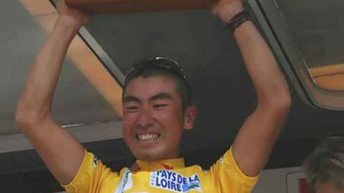 Team VANG Cyclingレースレポート。LES BOUCLES DE LA MAYENNE 最終ステージで、チームはリーダージャージを守りきり、福島康司選手が総合優勝を獲得した。