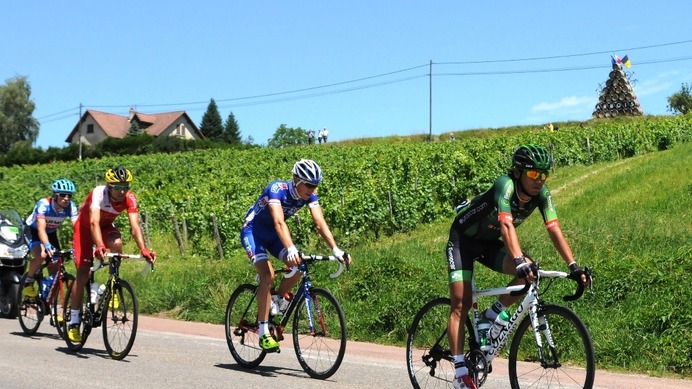 ツール・ド・フランス第11ステージにしてようやく1日中晴れ間が広がった。先頭が新城幸也