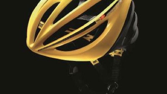 　8月30日に開幕した世界最大の自転車見本市、ユーロバイクでフランスの自転車パーツメーカー、マビックがヘルメット3モデルを発表した。